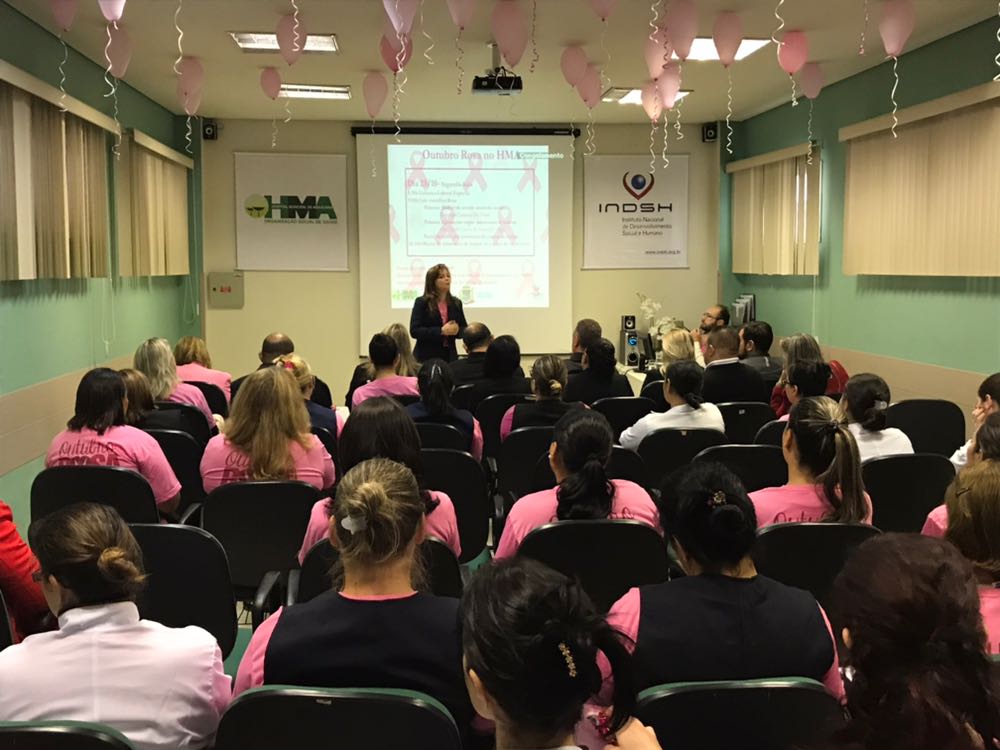 Deputada Leandre palestra no Hospital Municipal de Araucária