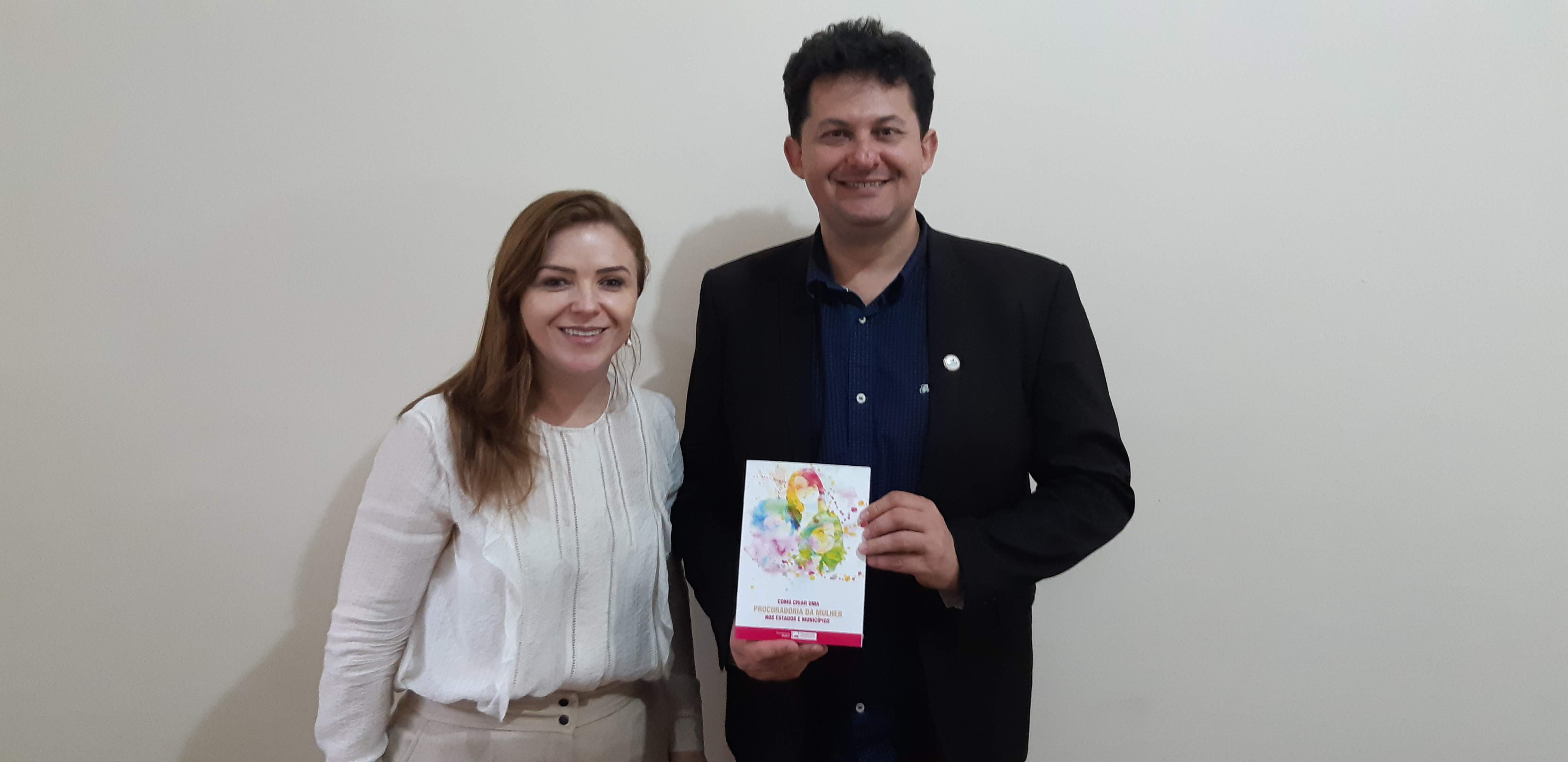União de Vereadores do Paraná se compromete com a criação de procuradorias da Mulher 