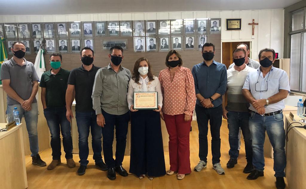 Leandre é homenageada pela Câmara de Coronel Vivida 