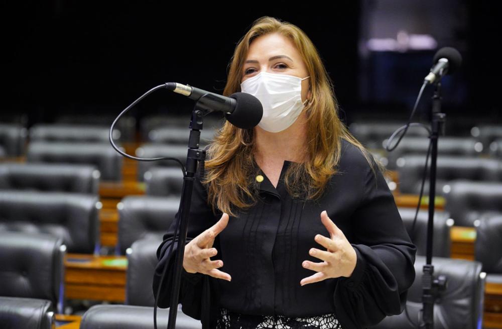 É urgente criar comissão para debater Política Nacional do Cuidado, alerta Leandre